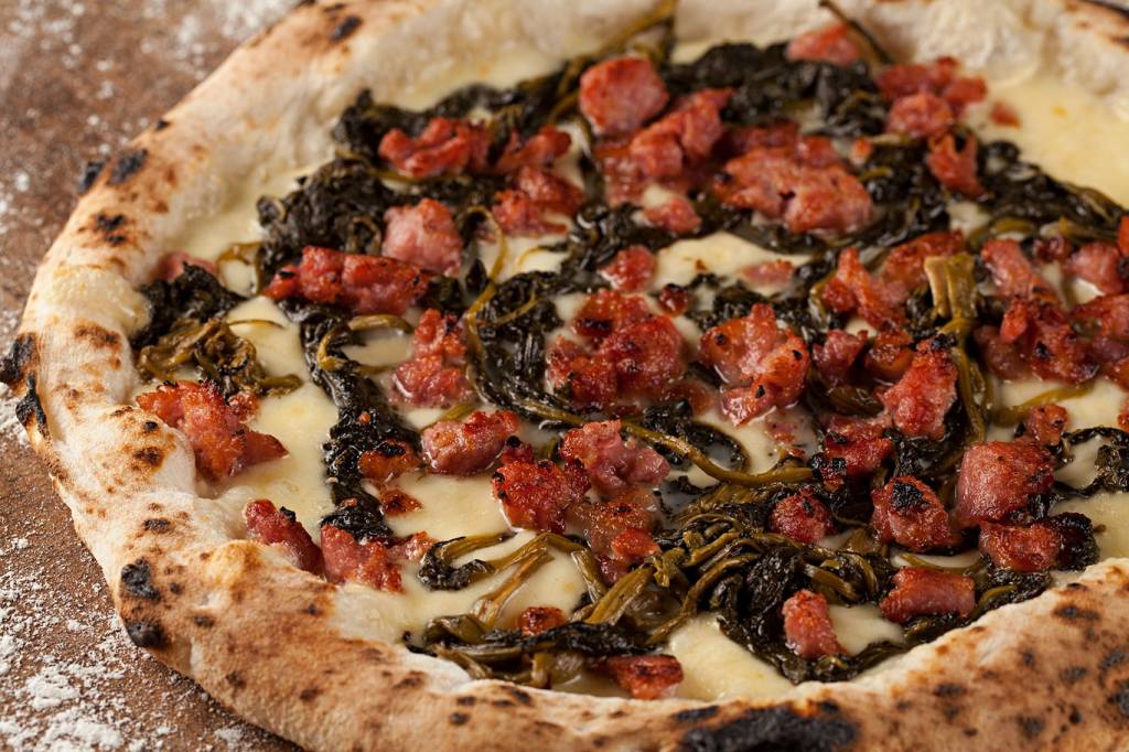 Expert napolitano ensina a fazer pizzas na Capricciosa