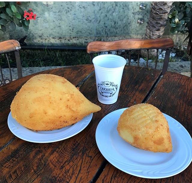 Confeitaria lança desafio de comer coxinha de 1kg