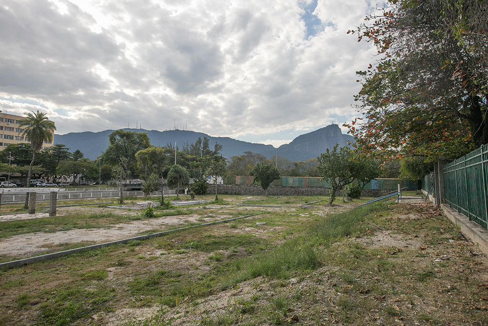 Obras inacabadas da Linha 4 do metrô revelam descaso