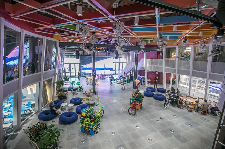 YouTube Space: galpão de 3 000 metros quadrados na Zona Portuária e tecnologia de ponta para a gravação de vídeos YouTube Space: galpão de 3 000 metros quadrados na Zona Portuária e tecnologia de ponta para a gravação de vídeos