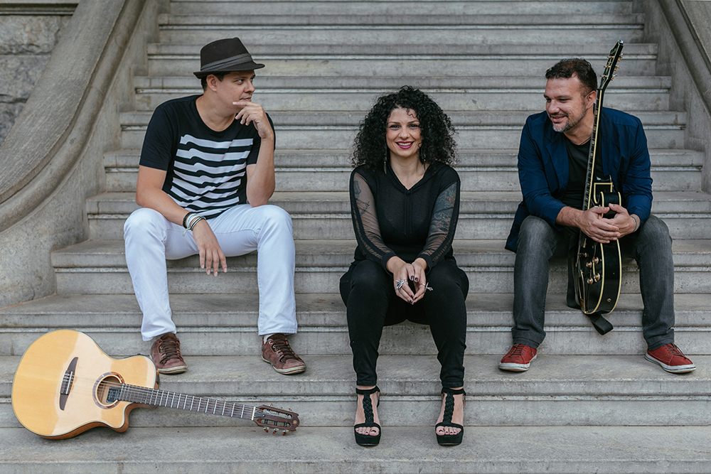 Julia Bosco, Emerson Leal e Macacko mostram projeto Três Quartos