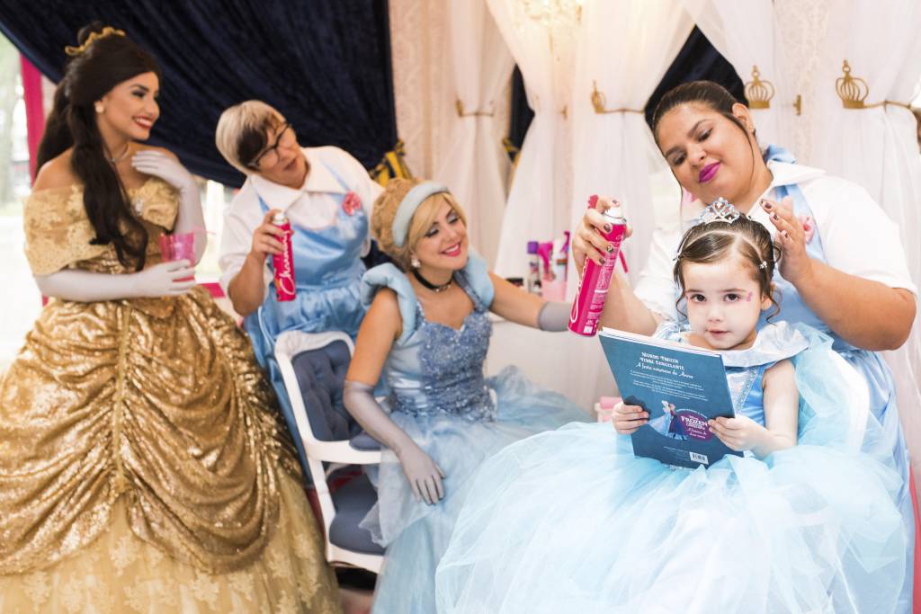 Salão oferece corte promocional em ação contra o câncer infantil