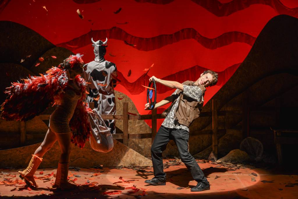 Teatro XP Investimentos recebe Pedro Malazarte e a Arara Gigante