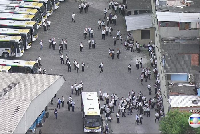 Funcionários de empresa de ônibus fazem 2ª paralisação em 15 dias