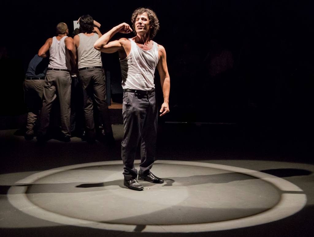 Peça inspirada em livro de Alcione Araújo faz sessões gratuitas