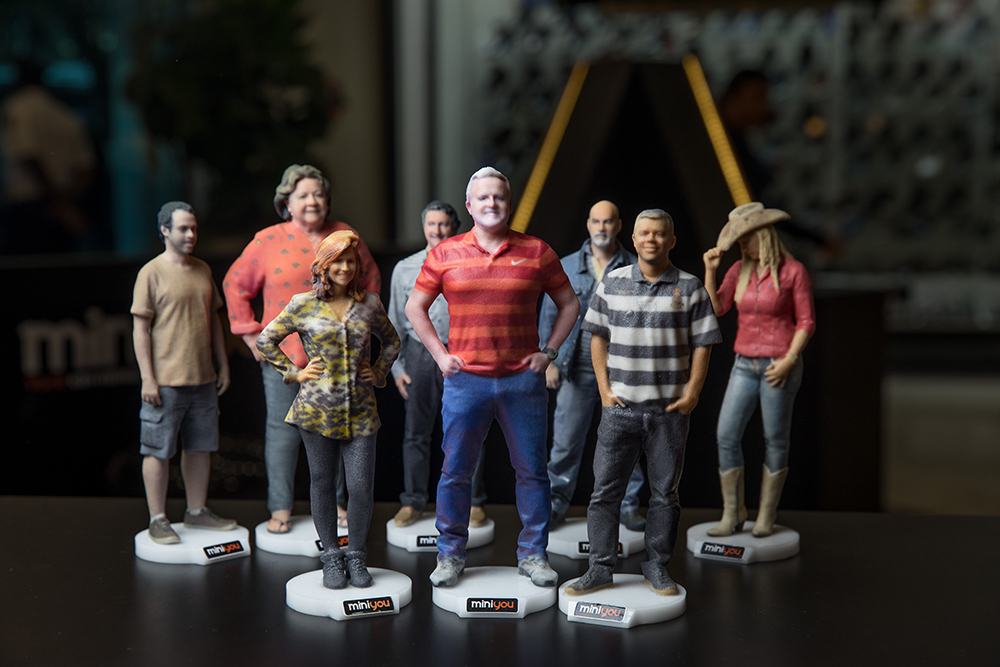 Loja em Botafogo cria estatuetas realistas dos clientes