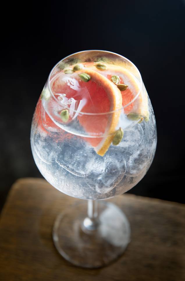 Grapefruit spirit: gim, tônica, pomelo, cardamomo, bitter de laranja (R$ 25,00) Grapefruit spirit: gim, tônica, pomelo, cardamomo, bitter de laranja (R$ 25,00)