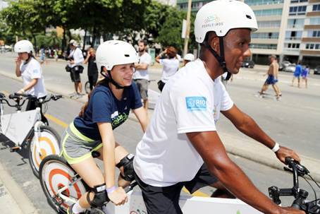 Projeto Pedaleiros leva deficientes visuais às ciclovias