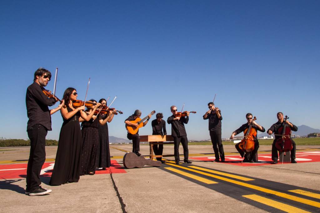 Orquestra toca de Vivaldi a pop no Aeroporto Tom Jobim