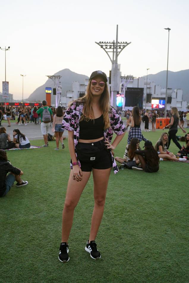 Julia Costa, 21 anos Julia Costa, 21 anos