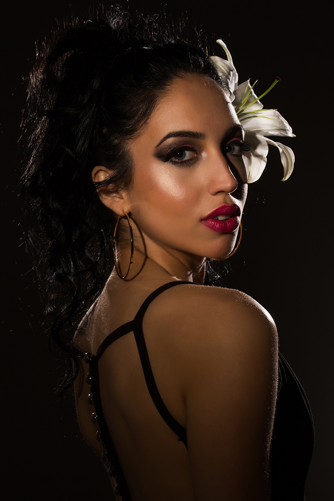 Filha do ex-craque Petkovic exibe estreia como cantora no Rio