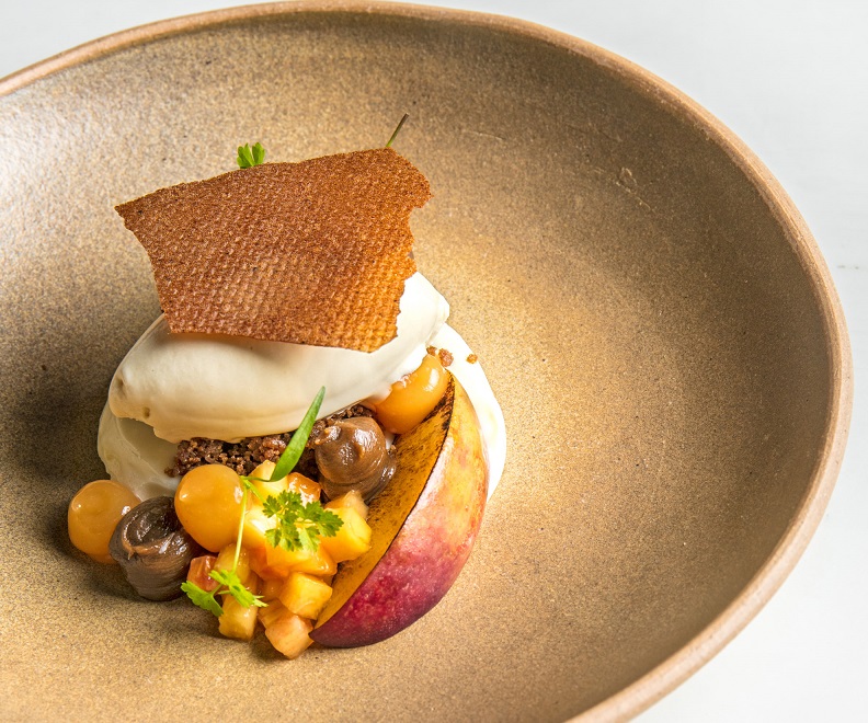 Felipe Bronze serve novidades no Oro