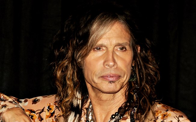 Steven Tyler, do Aerosmith, faz o rapa em loja de roupa feminina