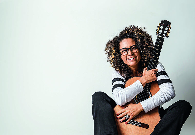 Voz do Metrô, cantora Zanna lança CD e concorre ao Grammy Latino