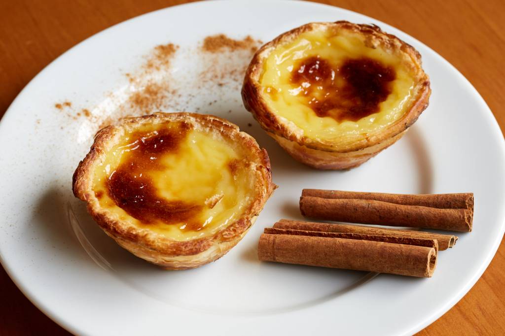 Delícias francesas e portuguesas com creme de ovos