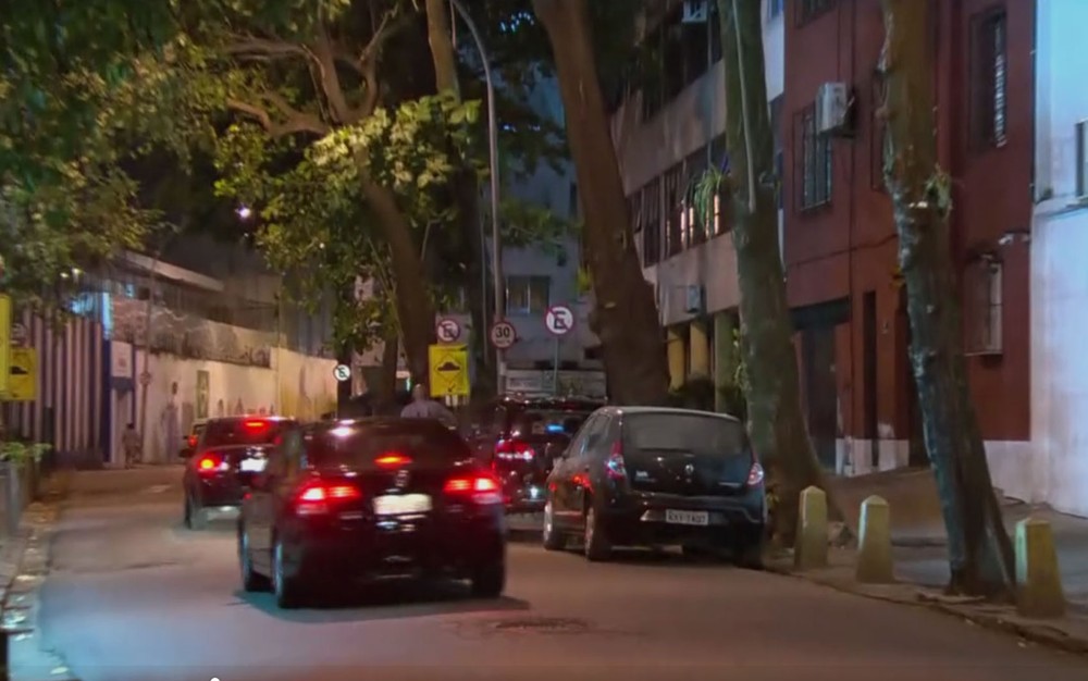 Homens invadem conjunto no Leblon e ferem três moradores a tiros