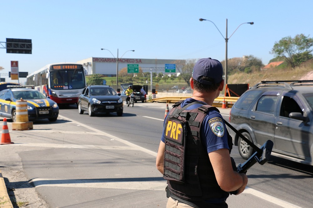 PRF apreende 61 pistolas que iriam para o crime organizado