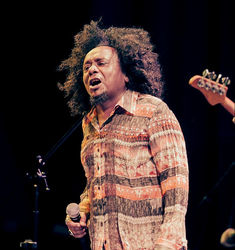 Chico César rebate seguidor nas redes: “Não me peça para silenciar”