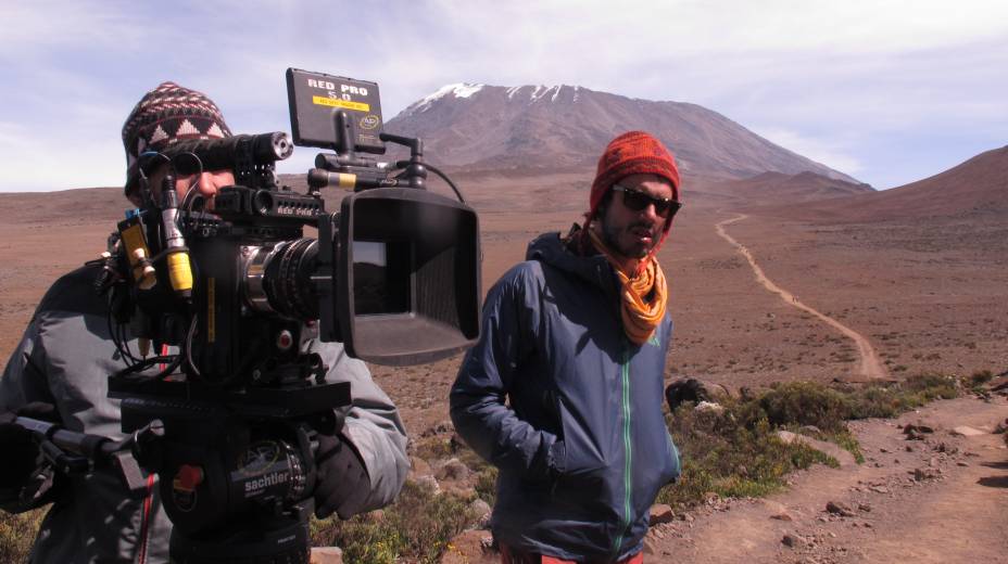 Tomada no sopé antes da escaladado Kilimanjaro Tomada no sopé antes da escaladado Kilimanjaro