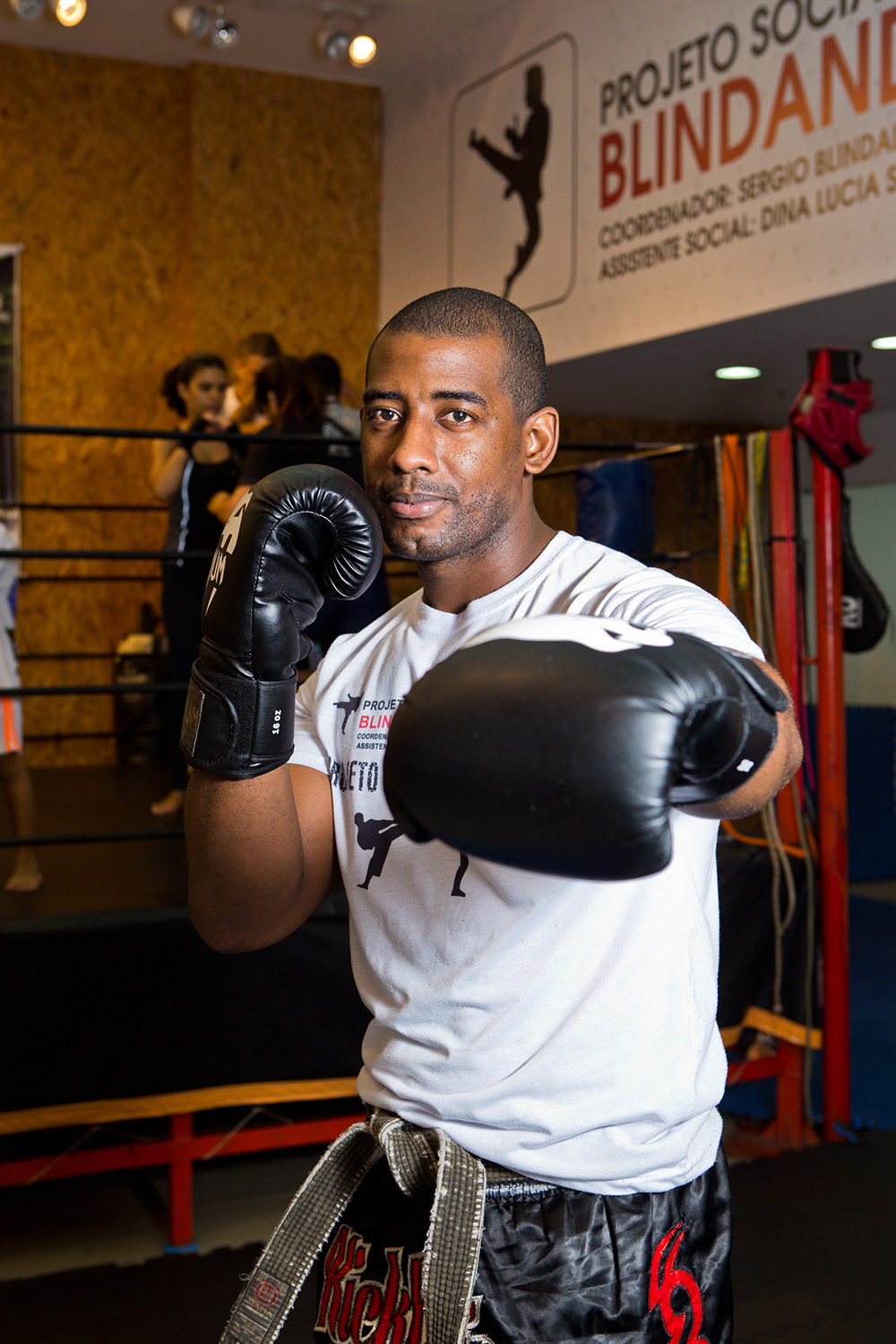 Projeto social ensina artes marciais a crianças carentes