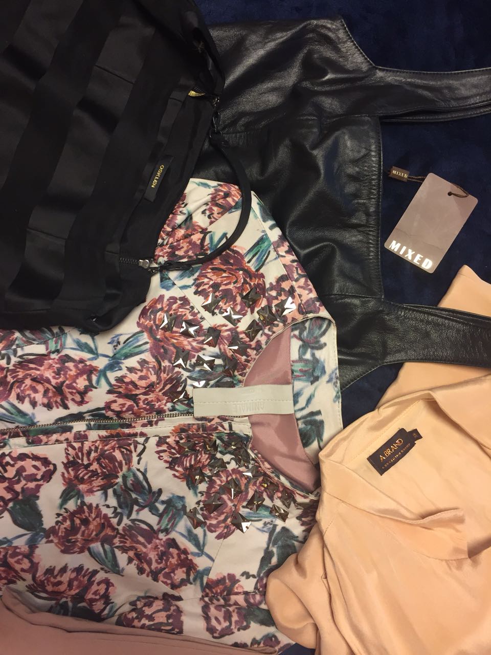 Bazar arrecada dinheiro para ajudar moradores de rua