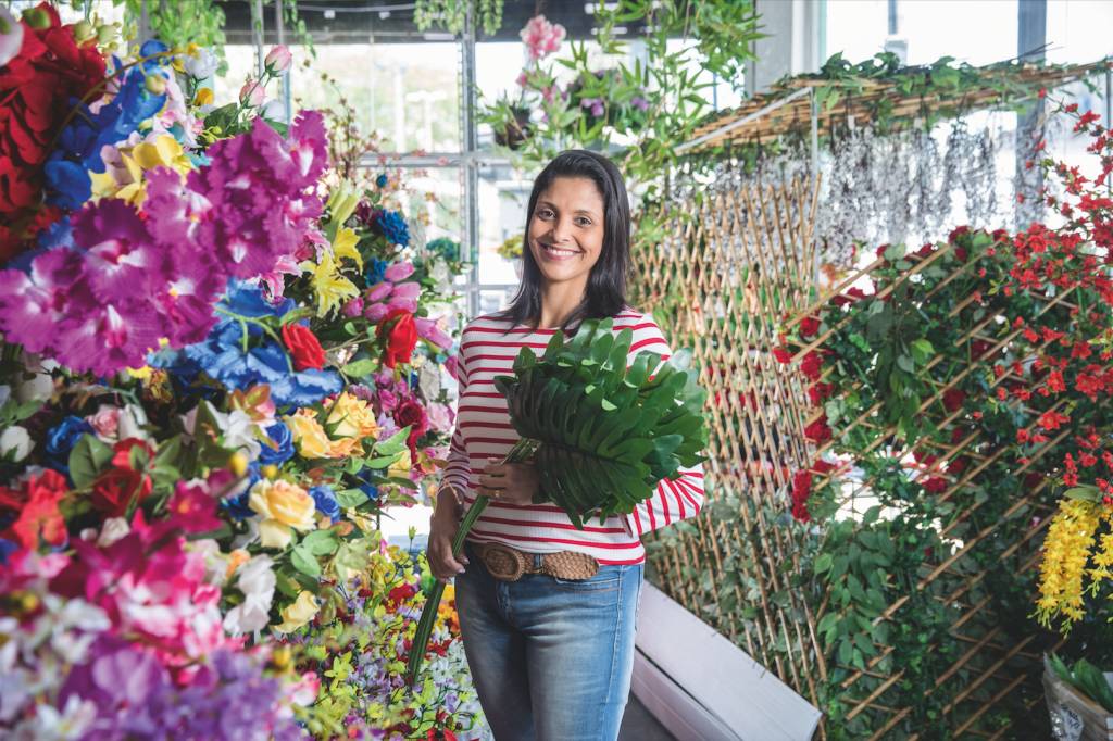 Comércio em Vigário Geral atrai cariocas em busca de ofertas