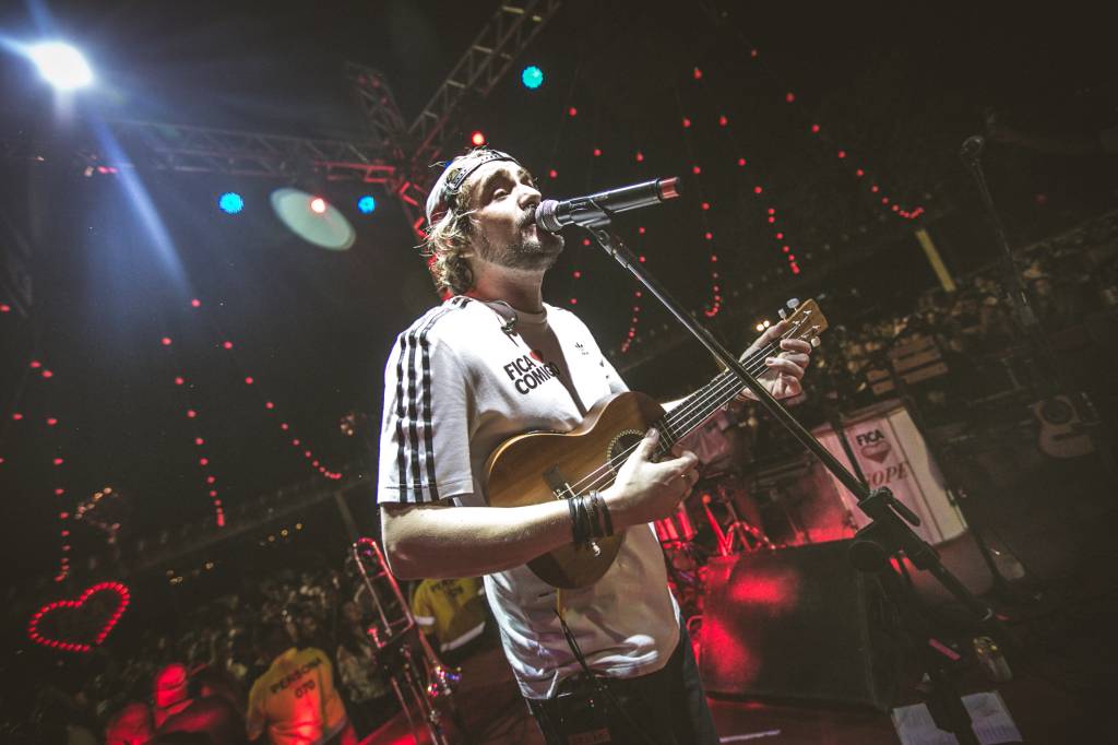 Amor em Chamas leva pagode retrô e churrasco ao Jockey