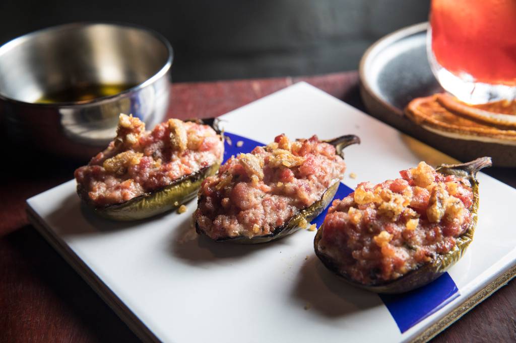 O amarguinho jiló ganha lugar de destaque nos bares cariocas