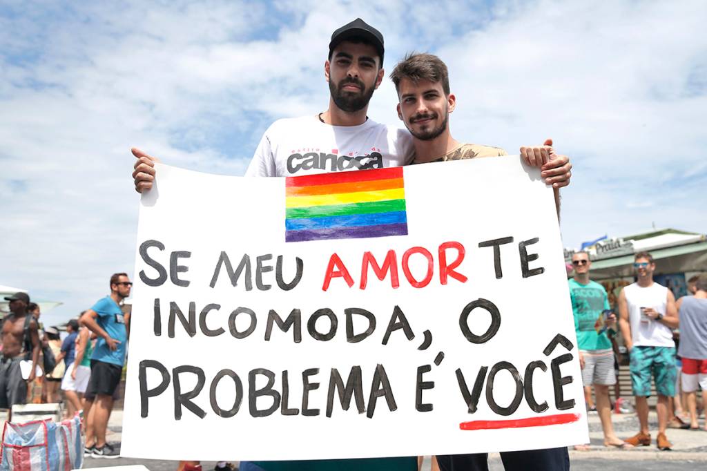 Pabllo Vittar pede respeito aos LGBTI na parada Gay de Copacabana