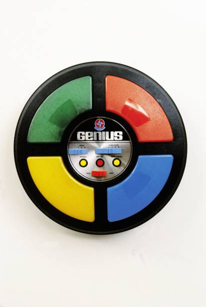 Genius, brinquedo da Estrela: pioneiro dos eletrônicos, voltou às lojas a pedido dos fãs (R$ 59,99) Genius, brinquedo da Estrela: pioneiro dos eletrônicos, voltou às lojas a pedido dos fãs (R$ 59,99)