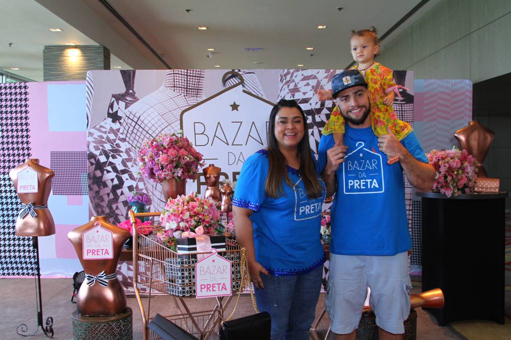 Preta Gil faz bazar de roupas, sapatos e acessórios das famosas