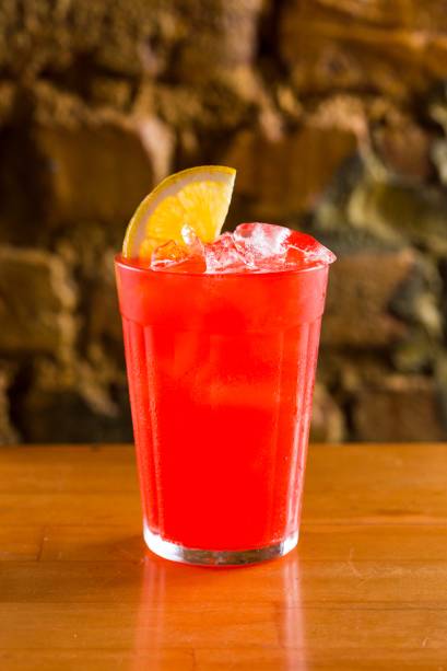 Fireman: cachaça, xarope de grenadine, limão e laranja (R$ 29,00) Fireman: cachaça, xarope de grenadine, limão e laranja (R$ 29,00)