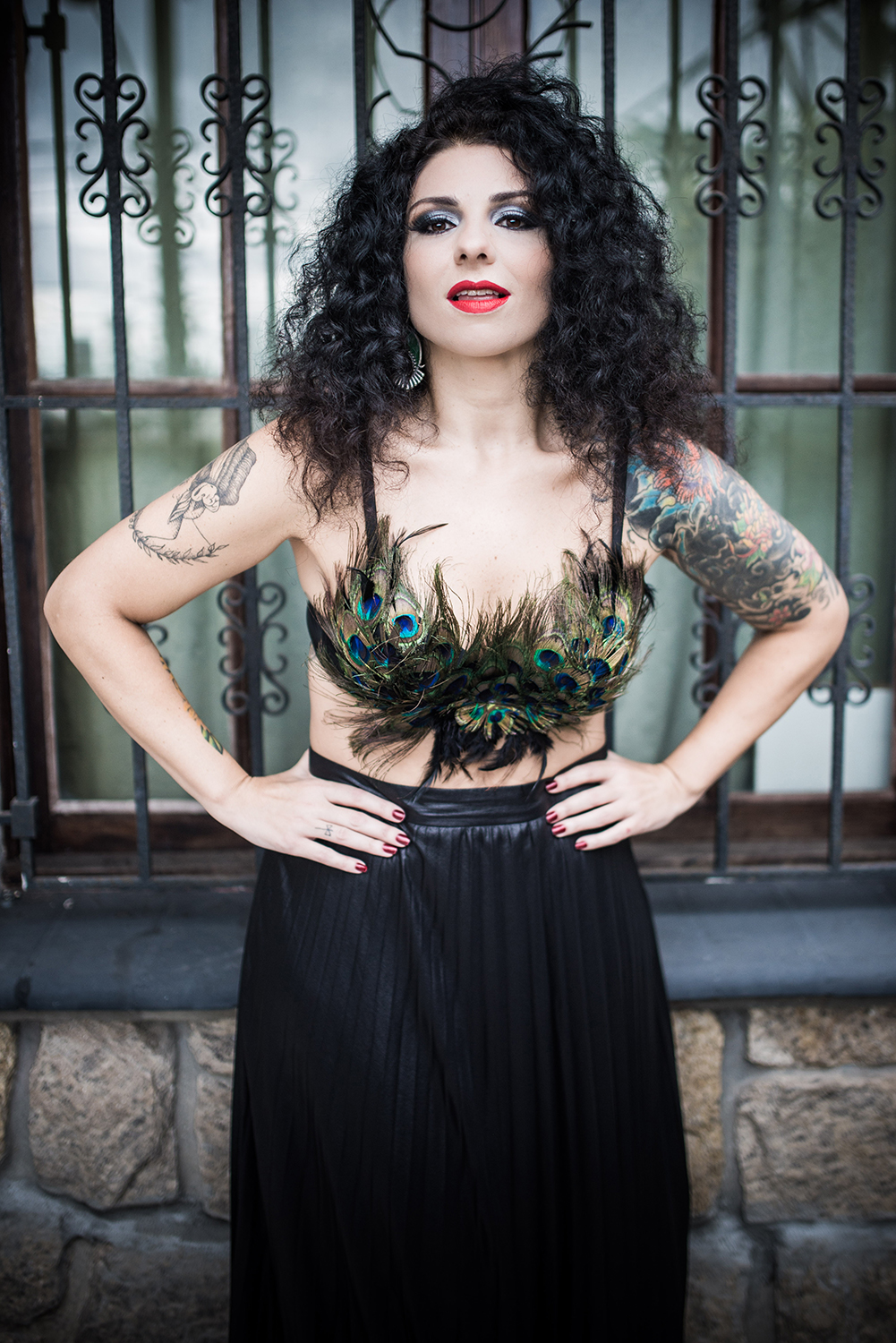 Filha de João Bosco lança livro de humor “para ler no banheiro”