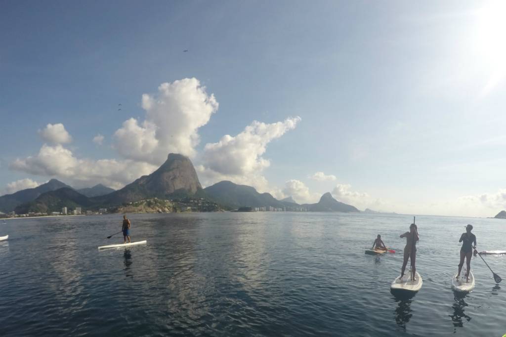 Cariocas se aventuram em stand up paddle de longa distância