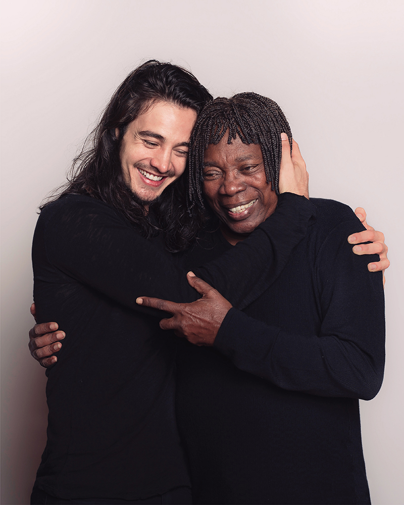 Tiago Iorc e Milton Nascimento