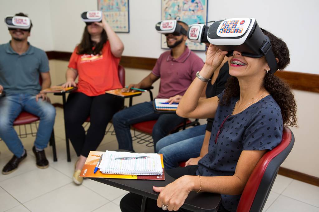 Em busca de alunos, cursos de idiomas exploram novas tecnologias