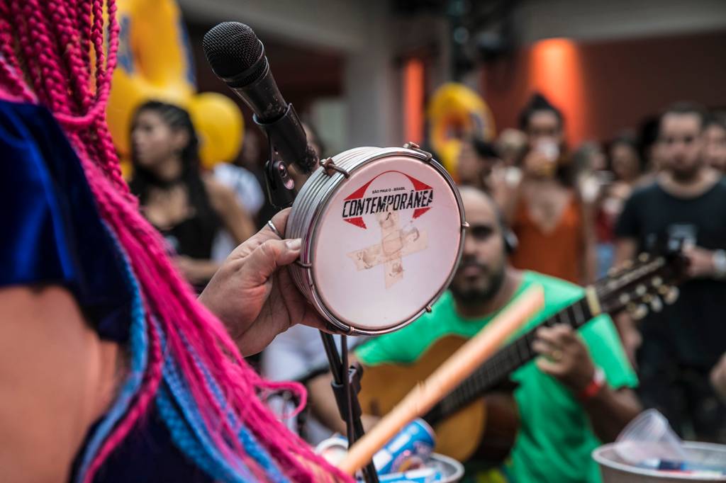 Nova geração de talentos lota rodas de samba na cidade