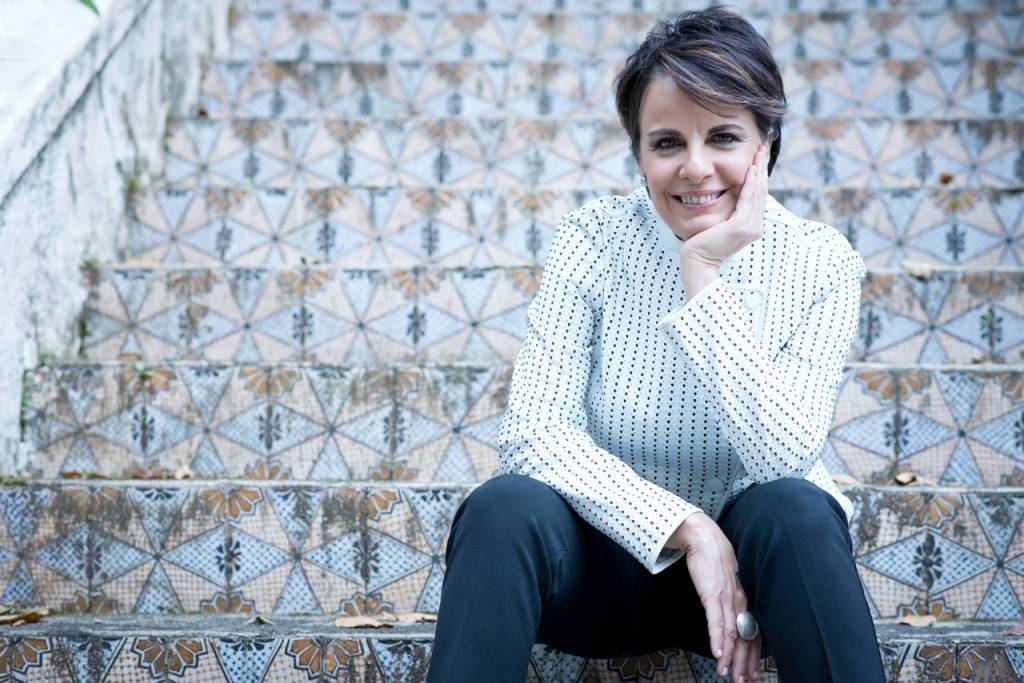 Leila Pinheiro visita seus compositores preferidos em show