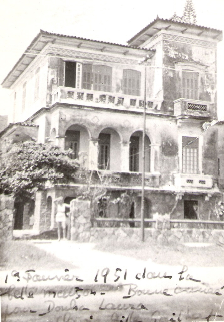 Série de esquetes mostra curiosidades da vida de Laura Alvim