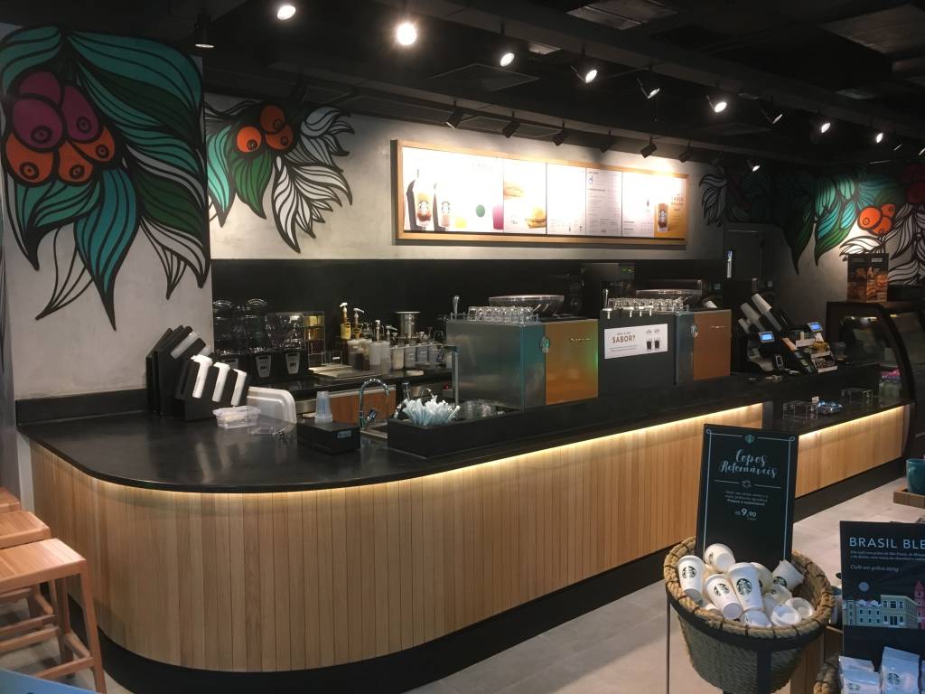 Starbucks inaugura loja no Village Mall