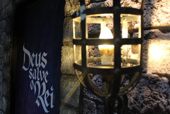 Escape 60 lança sala de jogo inspirada em “Deus Salve o Rei”