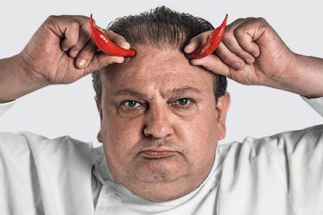 Chef Jacquin briga com esposa e reclama da comida na Sapucaí