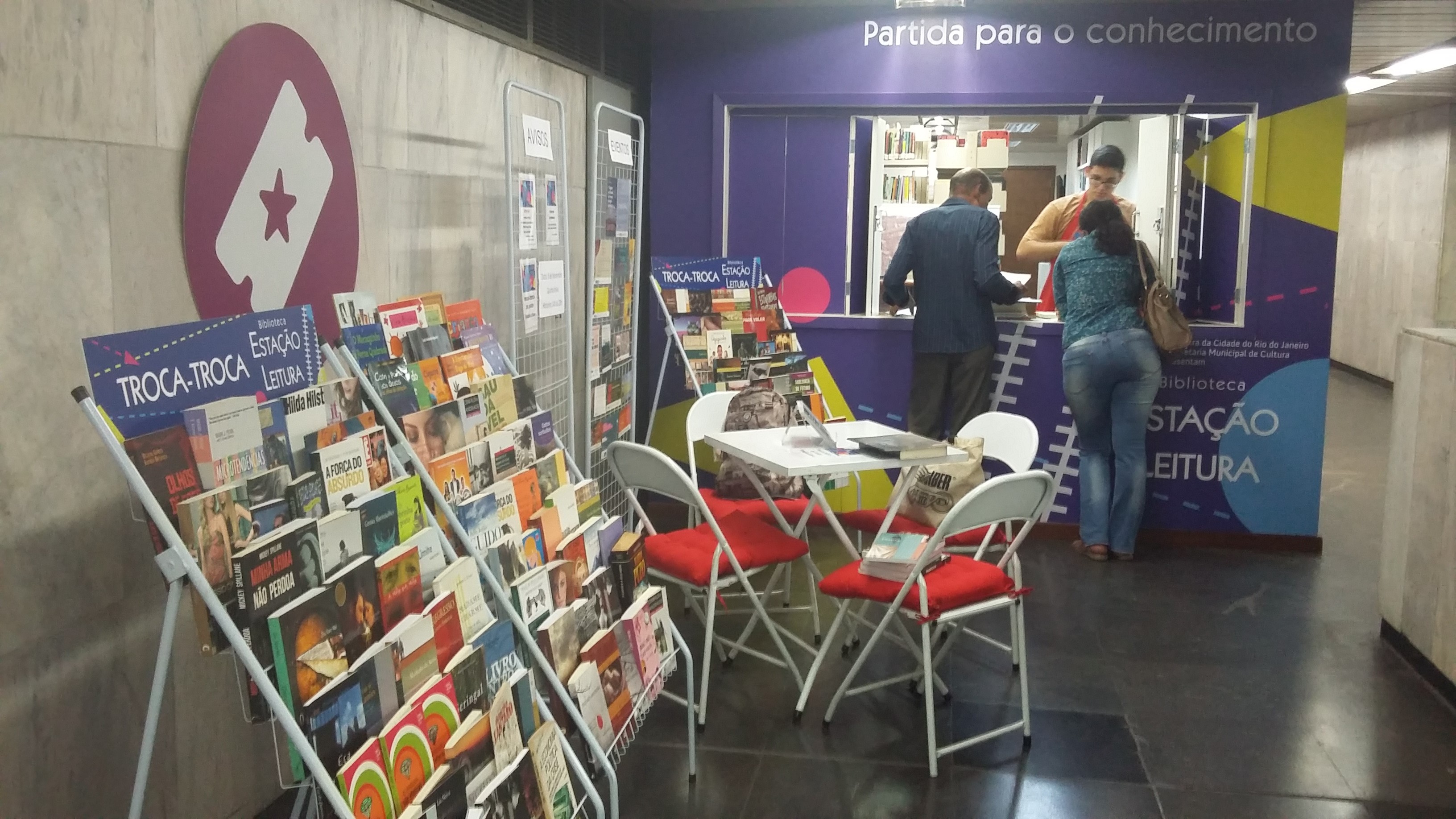 Biblioteca estação Central do metrô promove troca de livros