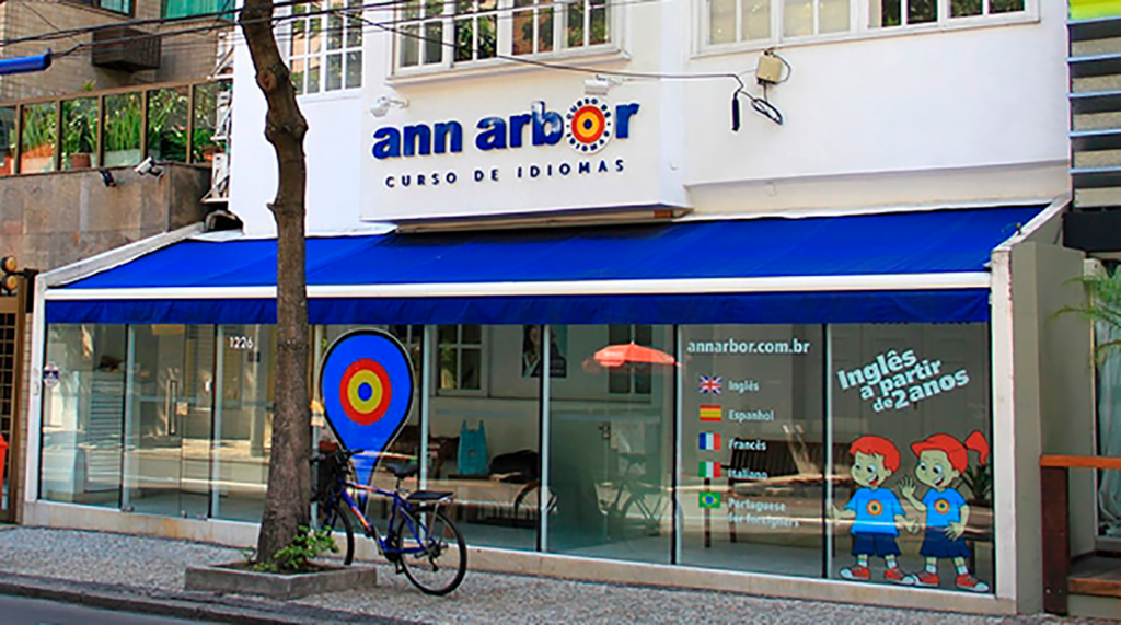 Curso de idiomas oferece aulas no restaurante Outback