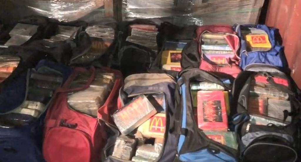 Operação policial apreende 1300kg de cocaína pura no porto do Rio