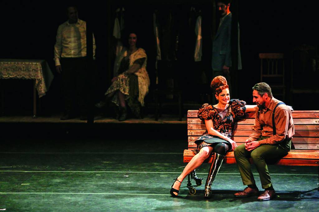 Crítica: Denise Fraga segue com boas escolhas no teatro