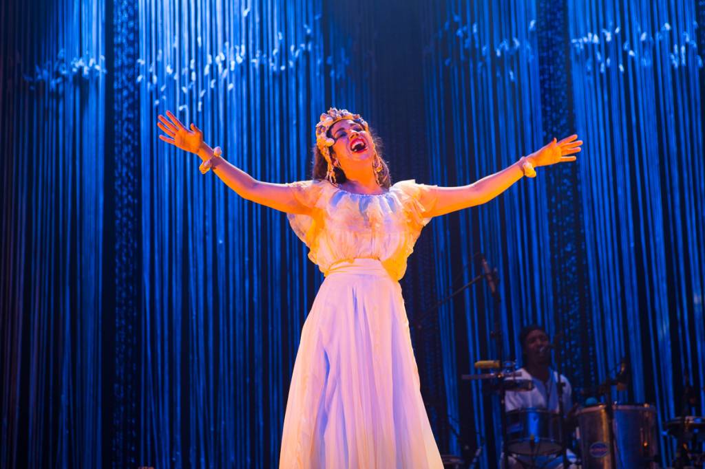 Musical sobre Clara Nunes terá sessão híbrida no aniversário da cantora