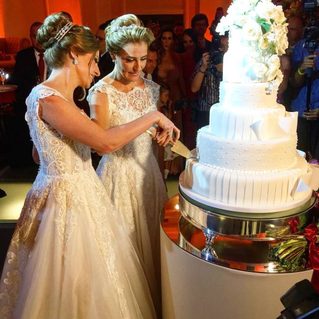 Priscila Raab e Roberta Gradel - casamento Copacabana Palace - mulheres - noivas