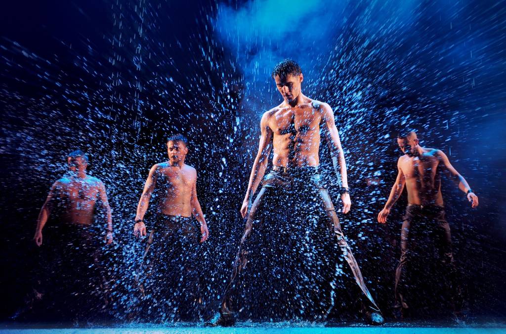 Espetáculo “Dancing in the Rain” chega ao Rio para única apresentação