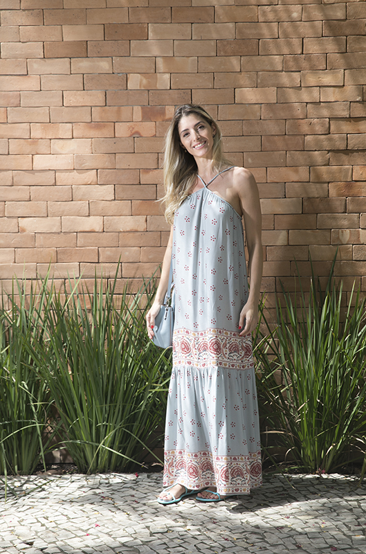 Vestidos de tecidos fluidos são tendência para o outono